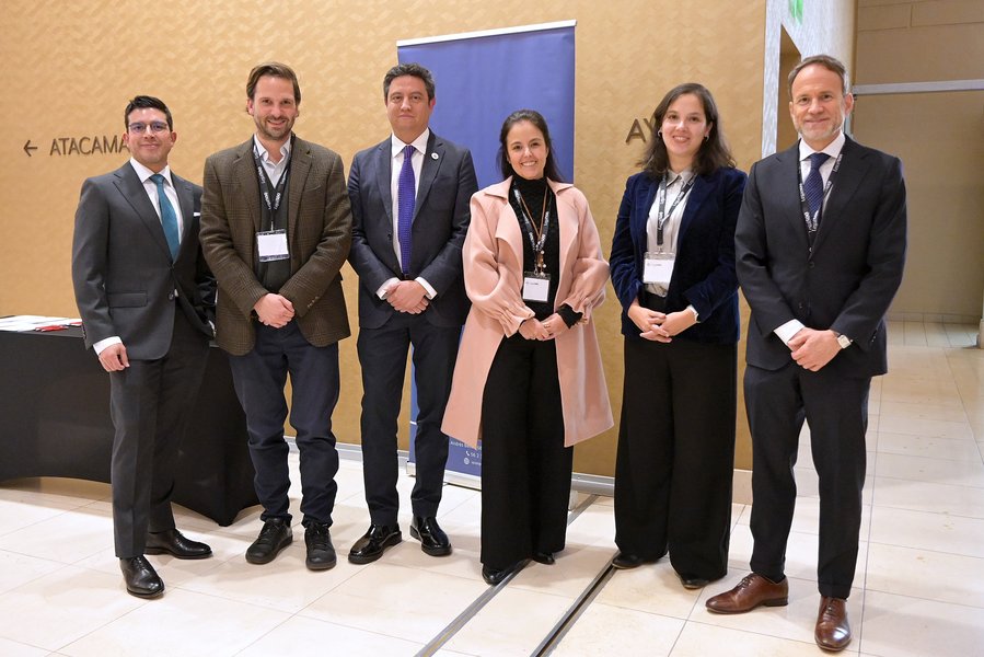 De izquierda a derecha: Carlos Araya, Cristóbal Lea-Plaza, Daniel Álvarez, Alessandra del Debbio, Lizzy Seaman y Claudio Magliona.