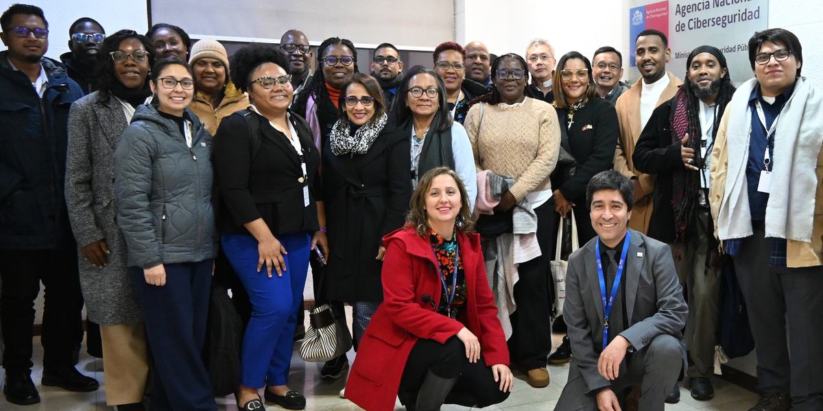 Delegación del Caribe y personal AGCID durante su visita a la ANCI.