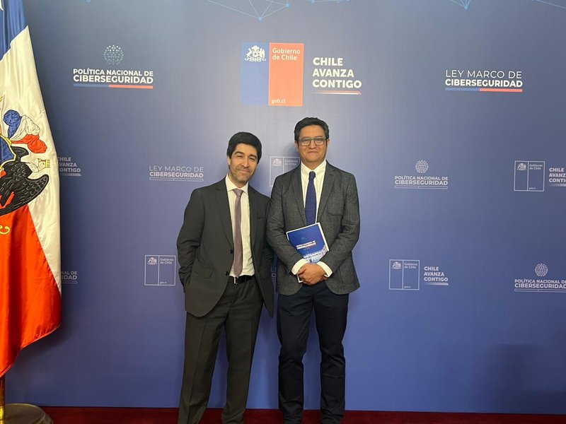 Cristian Bravo Lillo, CSIRT Director, next to Daniel Álvarez, National Cybersecurity Coordinator.