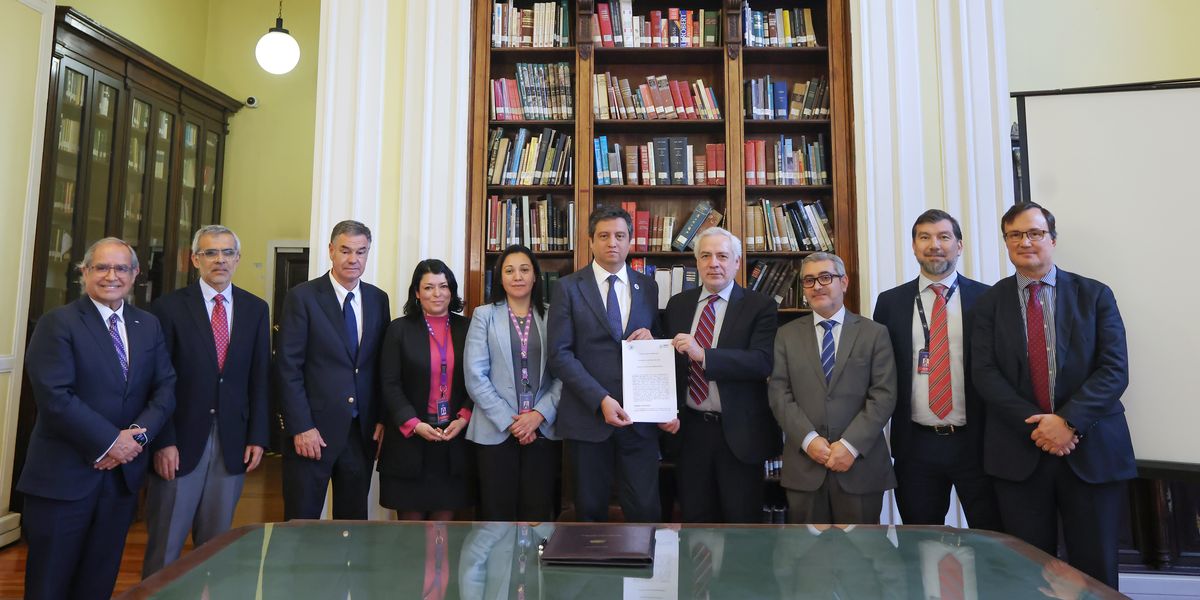 firma-de-convenio-entre-el-senado-y-la-agencia-de-ciberseguridad_54820564543_o